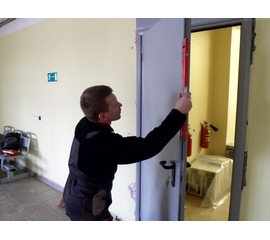 Монтаж двери металлической однопольной, фото 1